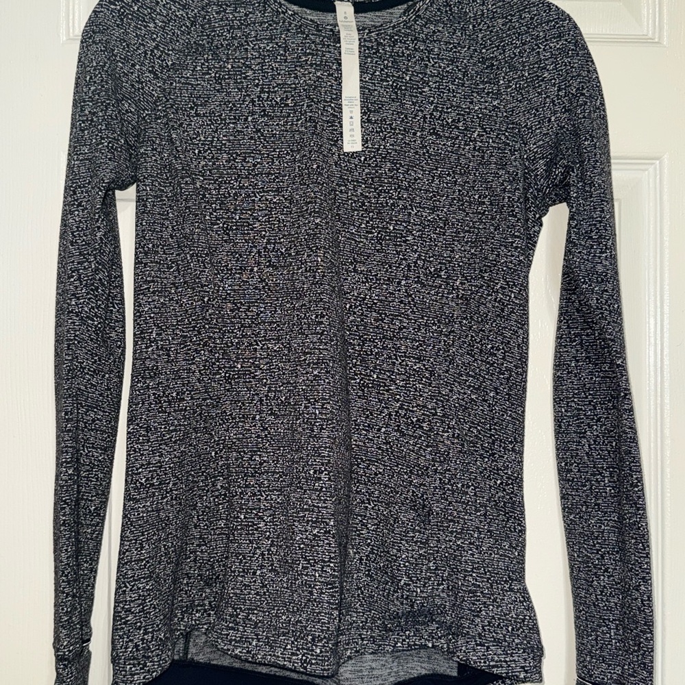 Lululemon Runderful‎ long sleve shirt mitt style sleeves.